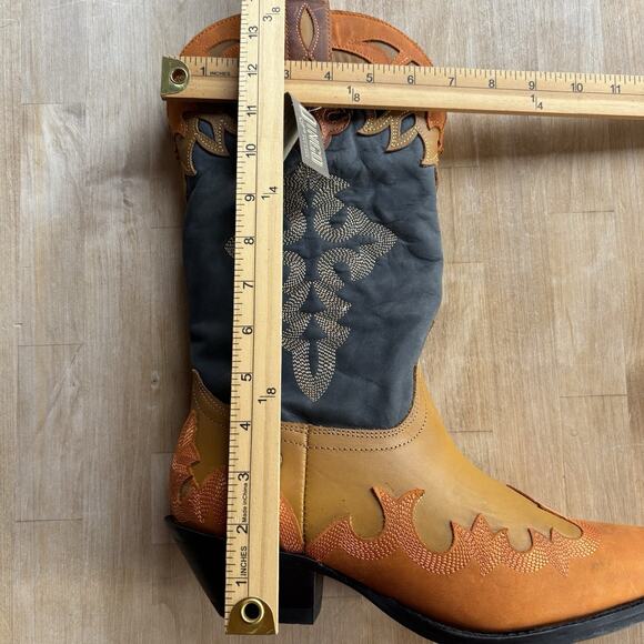 DINGO WOMEN'S STATEMENT LEATHER FLAME DETAIL WESTERN BOOTS SNIP TOE SIZE 9.5 NWT - Picture 9 of 11